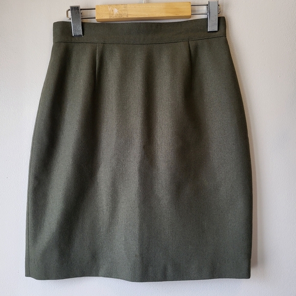 United Colors of Beneton Olive Green Mini Skirt Size Small - Picture 1 of 10